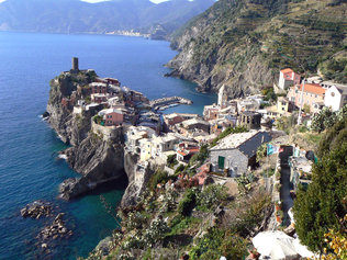 Le village de Vernaza (Cinque Terre) Le village de Vernaza (Cinque Terre)