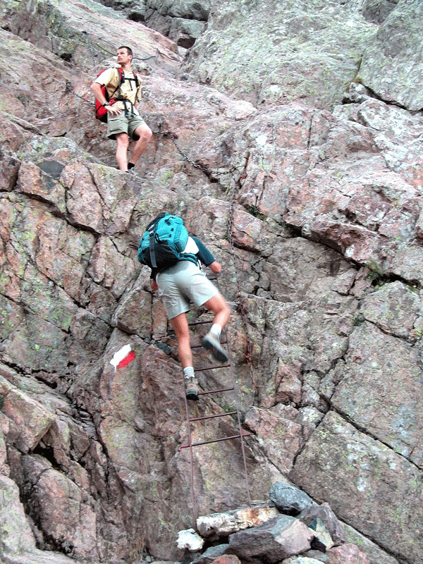 Le passage du Cirque de la Solitude plus facile avec un sac à dos allégé.